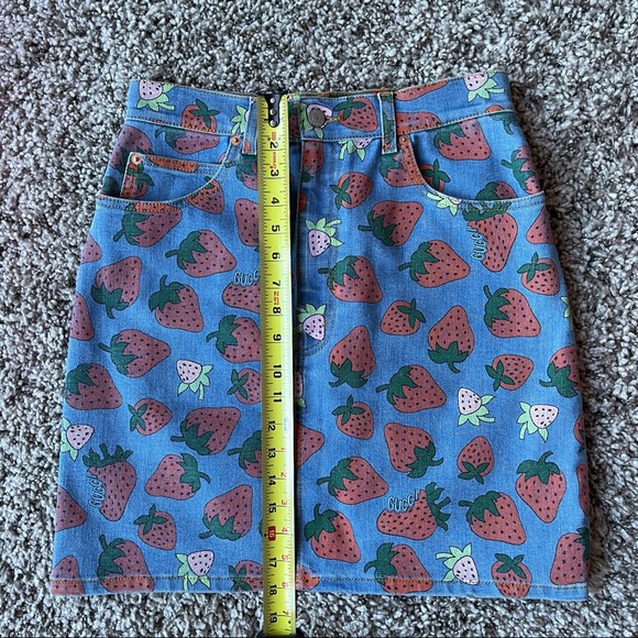 Gucci Strawberry Denim Jean Women's size 42 Skirt - Picture 15 of 16